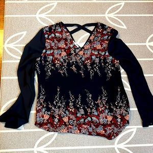 Maurices medium top black with pattern
